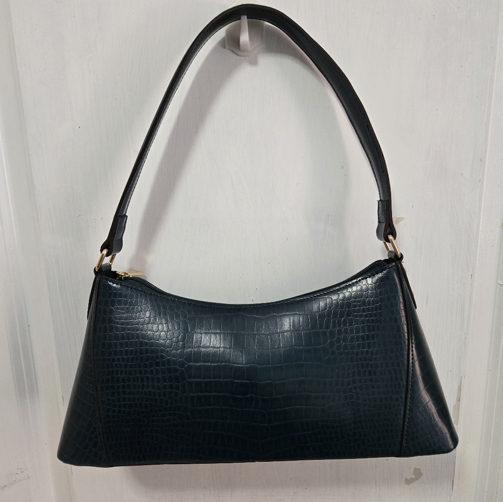 Chic dark green croc-embossed handbag